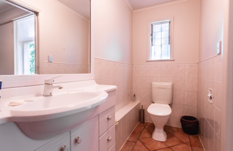 18 Bingley Avenue, Epsom