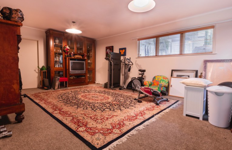 18 Bingley Avenue, Epsom