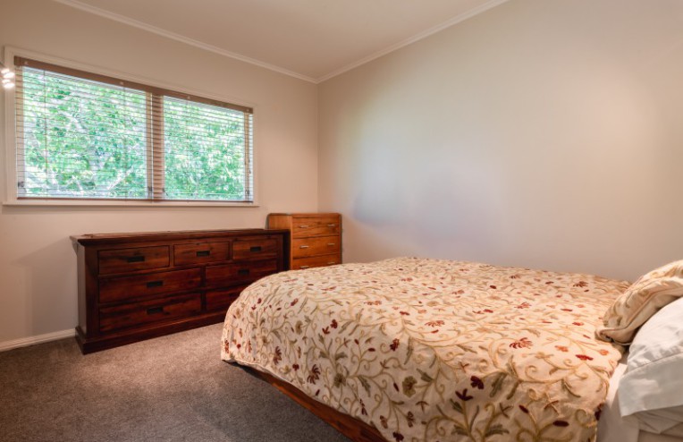 18 Bingley Avenue, Epsom