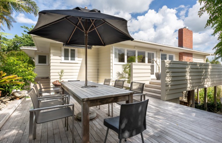 18 Bingley Avenue, Epsom