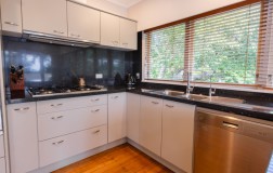 18 Bingley Avenue, Epsom